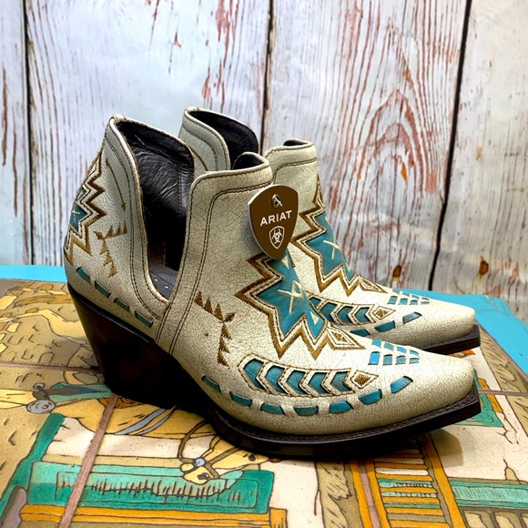 Shoes - Ariat Dixon Aztec Crackled White Booties
